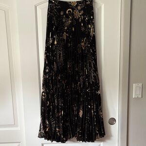 Alice + Olivia Shannon Pleated Maxi Skirt in Sunshine